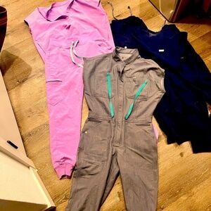 Figs scrubs xsmall -small lot.